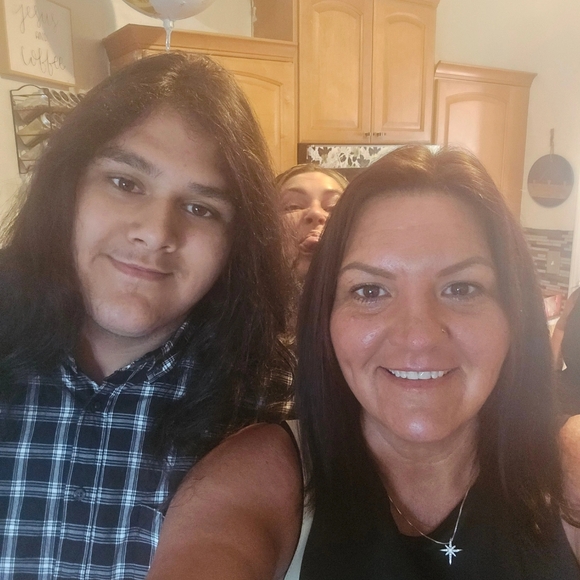 Meet your Posher, Malissa - Picture 2 of 4